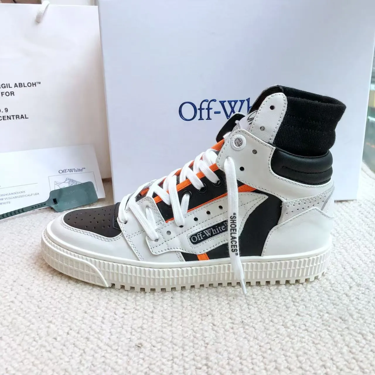 Men's men's shoes P660! 🌈🌈OFF WHITE🌈🌈 ⚡️Couple model⚡️🍓New color🍓 👉Ex-factory price: 130-45 The latest spring model of Gaobang street casual Martin style masterpiece, released the highest quality version on the market 👊 Series original mold opening, original lasting, production technology 1:1 original ➰🔜The best choice for more and more celebrities and Internet celebrities🔸In the classics Changes in the code🔸Innovate in the trend🔸Strive to break away from the shackles of bad street design🔝Although he is not the originator of fashion design, he is definitely a shining dark horse in avant-garde design🐴🆙Do not follow the trend🔅Not universal beauty🔅 Fabric💯First-layer cowhide Lining💯Imported skin-friendly and environmentally friendly polyester mesh Foot pads💯Original molded high-elastic environmentally friendly molding pads Midsole💯Original lasting process Outsole💯Rubber outsole Packaging💯Official website synchronized full set of packaging (brand wrapping paper, brand certificate, brand cloth bag)